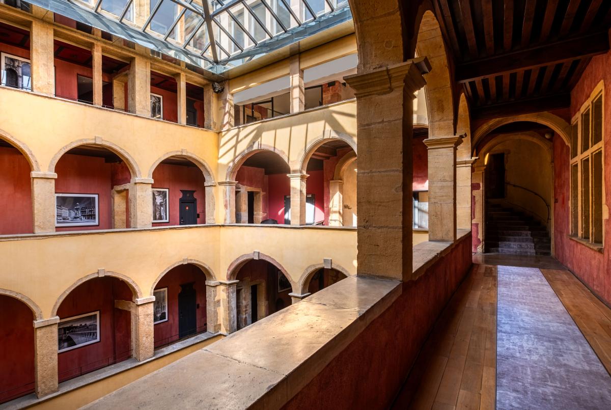 La cour des Loges Lyon