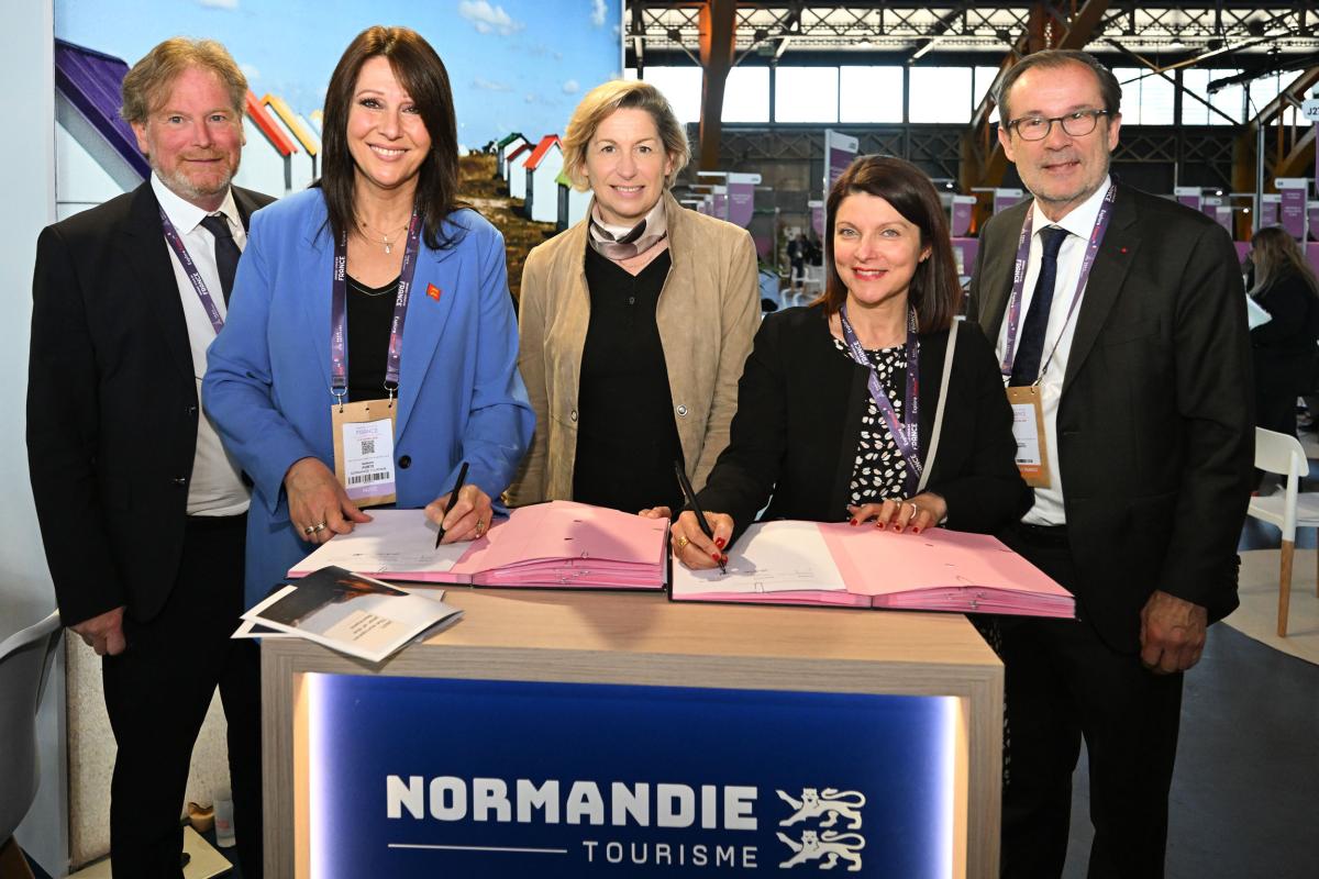 Signature du contrat cadre Normandie signature