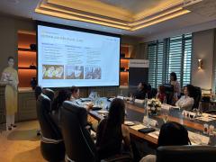 Vietnam Airlines presente slides a Ho Chi Minh Ville.jpeg