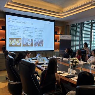 Vietnam Airlines presente slides a Ho Chi Minh Ville.jpeg